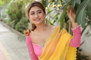 விஜய் டிவி சுனிதாவா இப்படி.. ட்ரான்ஸ்பரென்ட் சேலையில் கிளாமர் போட்டோஷூட்