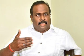 விவசாயிகள் உழவு செய்ய வன இலாகாவினர் மரங்களை நாட்டுகிறார்கள் - செல்வம் அடைக்கலநாதன் குற்றச்சாட்டு