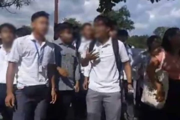 ஓயாத வன்முறை.. 2 மாணவர்கள் கடத்தி கொடூரக் கொலை - மக்கள் பதற்றம்!