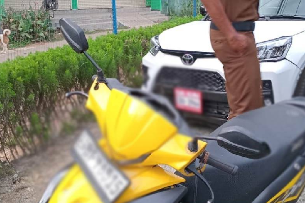 காரால் நேர்ந்த துயரம்: 3 வயது குழந்தை பலி | Tragedy Caused By Car 3 Year Old Child Dies காரால் நேர்ந்த துயரம்: 3 வயது குழந்தை பலி | Tragedy Caused By Car 3 Year Old Child Dies