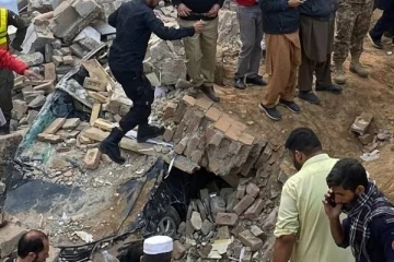 பிரபல வெளிநாடொன்றில் பாடசாலை அருகே குண்டு வெடிப்பு! பகீர் சம்பவம்