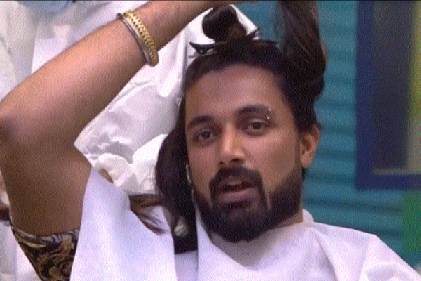 திடீரென்று கெட்டப்பை மாற்றிய நிரூப்... இப்போ எப்படி இருக்கின்றார் தெரியுமா? கண்கலங்கிய ரசிகர்கள்! | Niroop Done Haircut In Bigg Boss House Gets