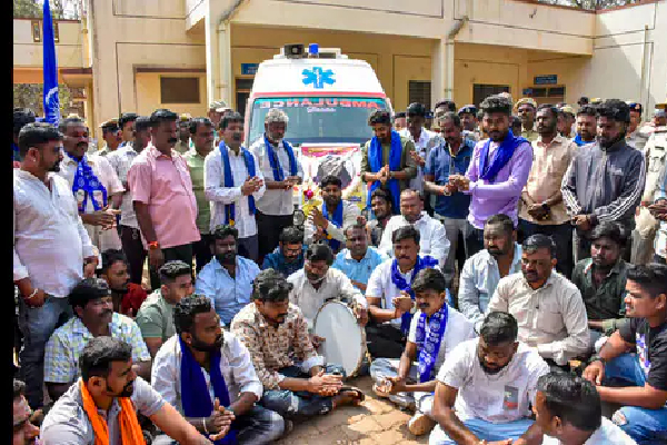 வகுப்பு தோழியை திருமணம் செய்துகொள்ள வற்புறுத்திய நபர்: தொடர்ந்த அசம்பாவிதங்கள் | Karnataka Women Kills By Man For Refuse Marriage