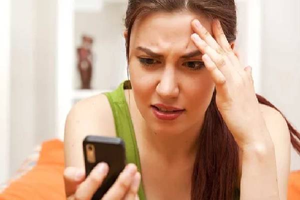 போன் ஹேங் ஆவதை சரிசெய்வது எப்படி? எளிய வழிகள் | Easy Solutions To Unfreeze Your Android Phone