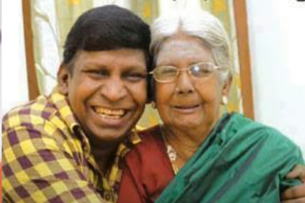 நடிகர் வடிவேலுவின் அம்மாவை பார்த்துள்ளீர்களா.. முதல் முறையாக வெளிவந்த புகைப்படம் | Vadivelu With His Mother நடிகர் வடிவேலுவின் அம்மாவை பார்த்துள்ளீர்களா.. முதல் முறையாக வெளிவந்த புகைப்படம் | Vadivelu With His Mother