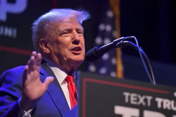 டொனால்ட் டிரம்பின் சேனலை யூடியூப் மீண்டும் நிறுவுகிறதா?