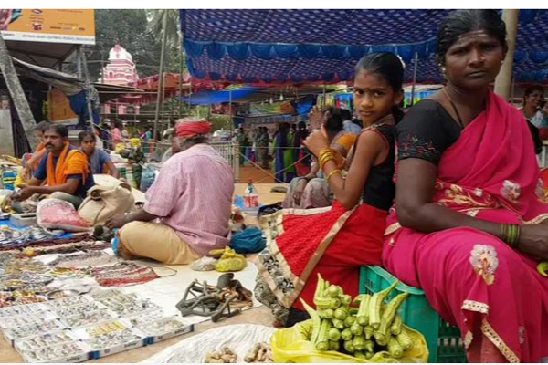 கர்நாடகாவில் மீண்டும் சர்ச்சை : கோயில் திருவிழாக்களில் முஸ்லிம்கள் கடைகள் அமைத்து வியாபாரம் நடத்த தடை | Muslim Vendors Banned In Karnataka Hindu Temples