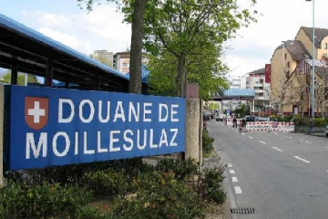 பிரான்சுக்கு பெரும்தொகை ஒன்றைக் கொடுக்கும் நாடு: பின்னணி