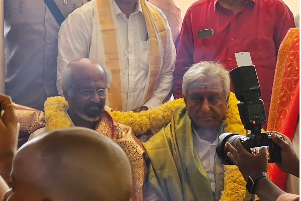 உடன்பிறந்த அண்ணனுக்காக பெங்களுரு புறப்பட்டு சென்ற ரஜினிகாந்த்.. காரணம் என்ன தெரியுமா | Rajinikanth With Her Brother In Bengaluru