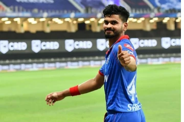 அவரை ஐபிஎல் ஏலத்தில் தட்டி தூக்கறோம் பாரு! ஒரு வீரரை வாங்க போட்டி போடும் 3 அணிகள்?