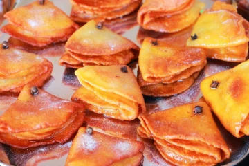 சுவையான பாதாம் பூரி... இனி வீட்டிலேயே செய்யலாம்! எப்படி தெரியுமா?