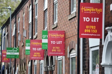 வாடகை வீடுகளில் வாழ்வோருக்கு பிரித்தானிய அமைச்சர்கள் செய்துள்ள துரோகம்