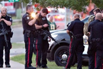 கனடாவில் ஆபத்தான ஆயுதங்களுடன் நுழைத்த நபர் கைது