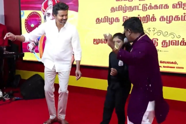 தவெக மூன்றாம் ஆண்டு தொடக்க விழா.. நடனமாடி பட்டையை கிளப்பிய விஜய்.. வீடியோ இதோ | Vijay Danced In Tvk Third Year Anniversary