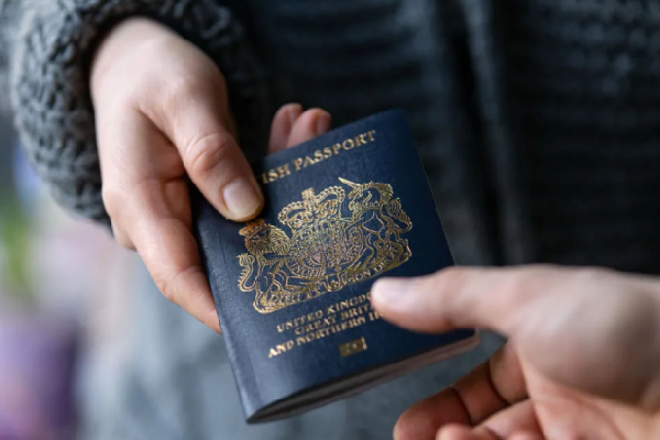 பிரித்தானியாவில் புகலிடம் பெற்றவர்களுக்கான புதிய விசா முறைமை | New Uk Visa Route For Refugees To Study Work பிரித்தானியாவில் புகலிடம் பெற்றவர்களுக்கான புதிய விசா முறைமை | New Uk Visa Route For Refugees To Study Work