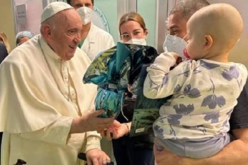 மருத்துவமனையில் குழந்தைக்கு போப் ஞானஸ்நானம் அளித்த போப் பிரான்சிஸ்!