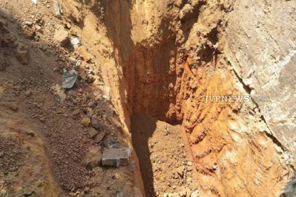 கிளிநொச்சியில் தற்காலிகமாக இடைநிறுத்தப்பட்ட தேடுதல் அகழ்வு பணி! | Excavation For Treasure Kilinochchi Suspended