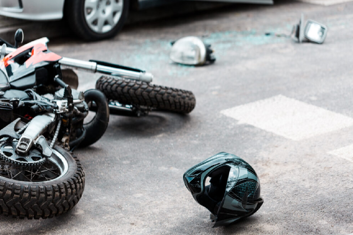 மோட்டார் சைக்கிள் வீதியை விட்டு விலகி விபத்து ; பறிபோன உயிர் | Motorcycle Veers Off The Road And Crashes மோட்டார் சைக்கிள் வீதியை விட்டு விலகி விபத்து ; பறிபோன உயிர் | Motorcycle Veers Off The Road And Crashes