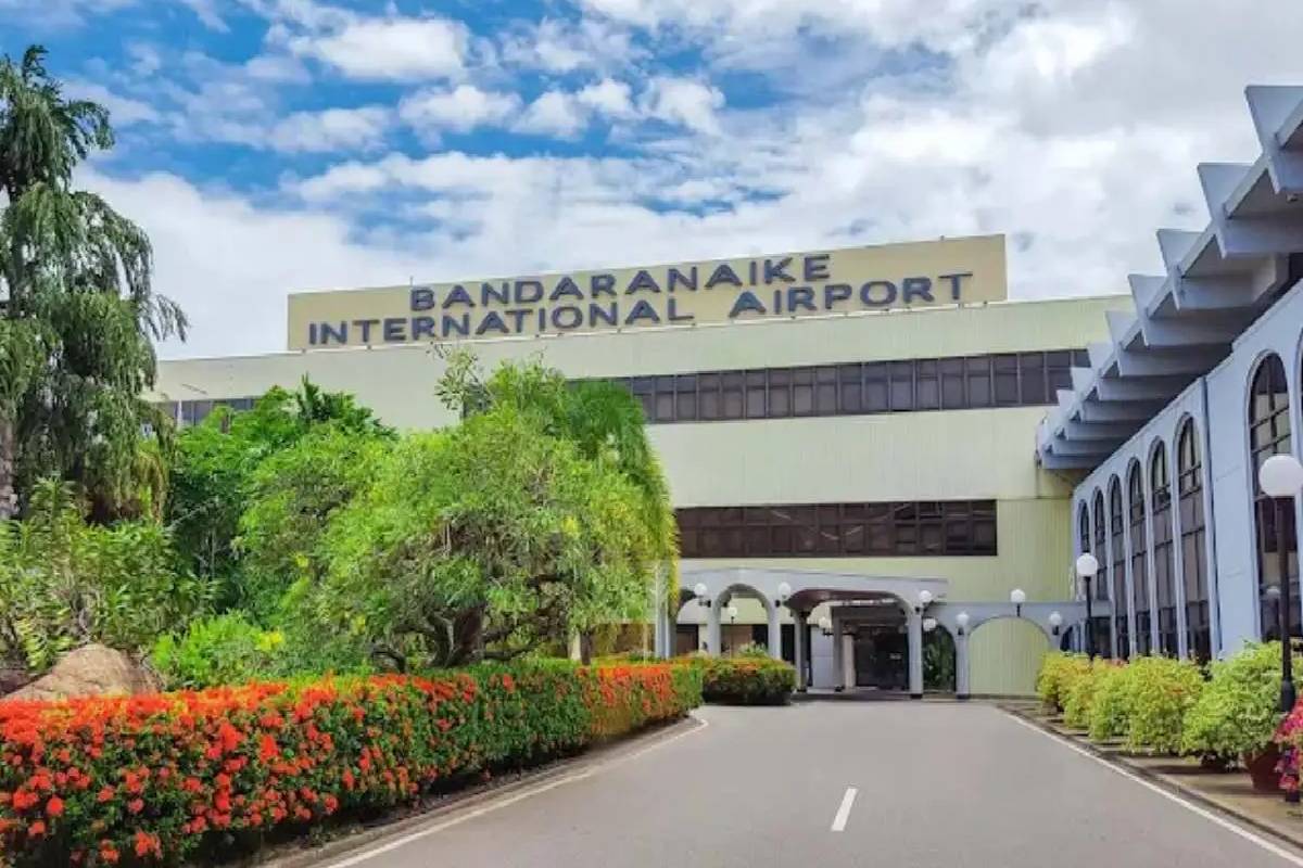 கட்டுநாயக்கவில் பல கோடி மதிப்புள்ள போதைப்பொருளுடன் இலங்கை பெண்கள் கைது | 2 Female Arrested At Katunayake With 50 Million