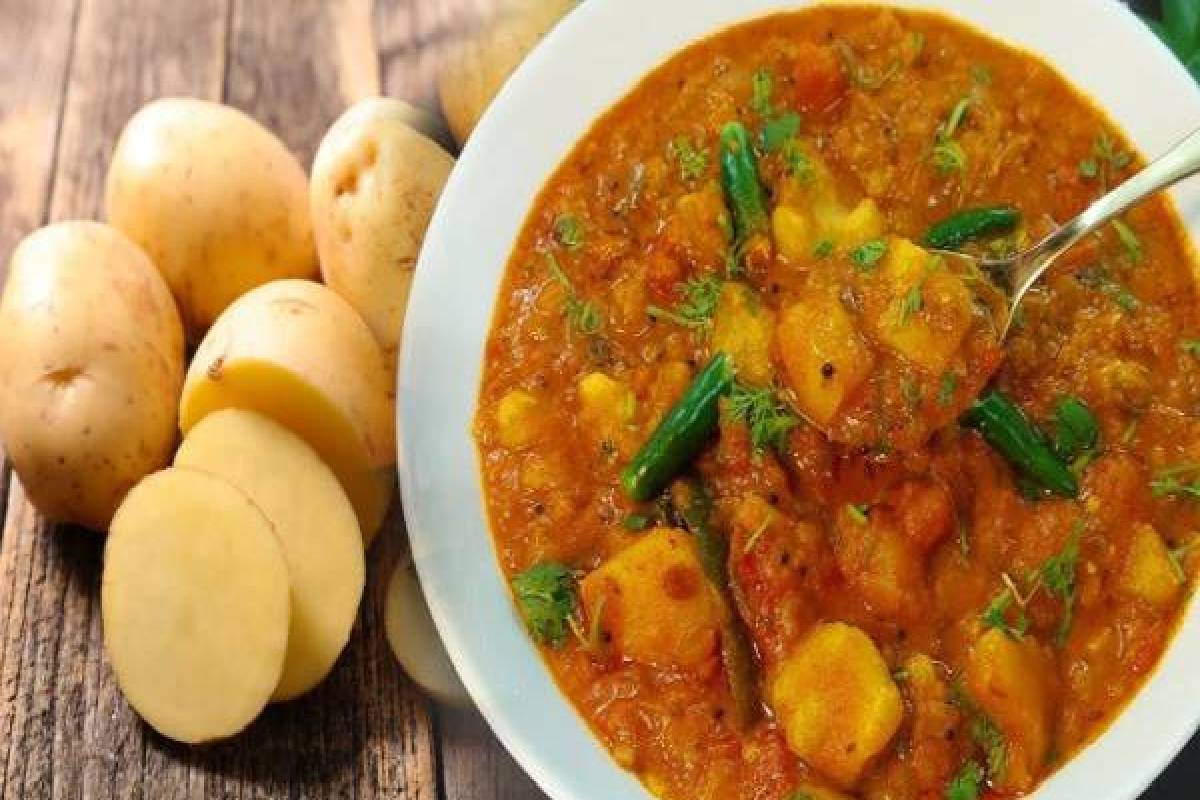 அசைவத்துக்கே டஃப் கொடுக்கும் அசத்தல் சுவையில் உருளைக்கிழங்கு குழம்பு... பண்ணலாமா? | Tasty And Healthy Potato Curry Recipe For Chapati அசைவத்துக்கே டஃப் கொடுக்கும் அசத்தல் சுவையில் உருளைக்கிழங்கு குழம்பு... பண்ணலாமா? | Tasty And Healthy Potato Curry Recipe For Chapati