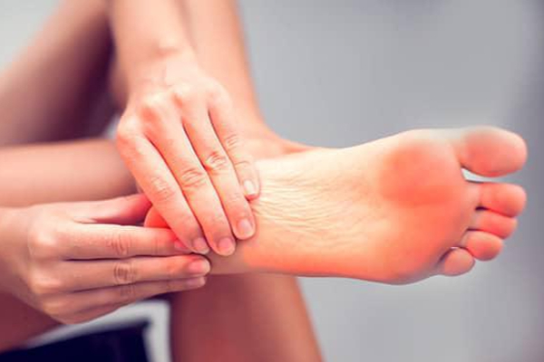 ரத்த சர்க்கரை திடீர்னு அதிகமானா கால்களில் என்னென்ன மாதிரியான அறிகுறிகளை வெளிக்காட்டும் தெரியுமா? எச்சரிக்கை | High Blood Sugar Level Indicates Through Your Feet