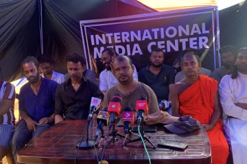 அரசாங்கம் போடும் சட்டத்திற்கு நாங்கள் பயப்படமாட்டோம்: ஆர்ப்பாட்டக்காரர்கள்(Photo)