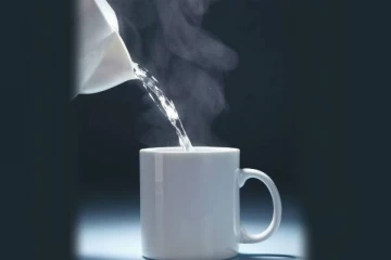 சுடுநீருக்கு 100 ரூபாய் கட்டணம்: நுகர்வோர் வெளியிட்ட அதிர்ச்சி தகவல்