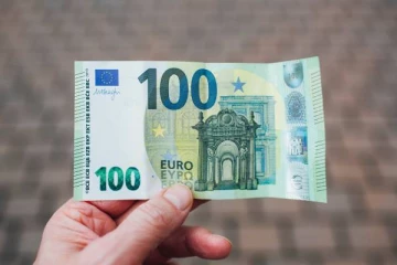 பிரான்சில் 100 யூரோ ஊக்க தொகை... இன்று முதல் விநியோகம்! யார் யாருக்கெல்லாம் தெரியுமா?