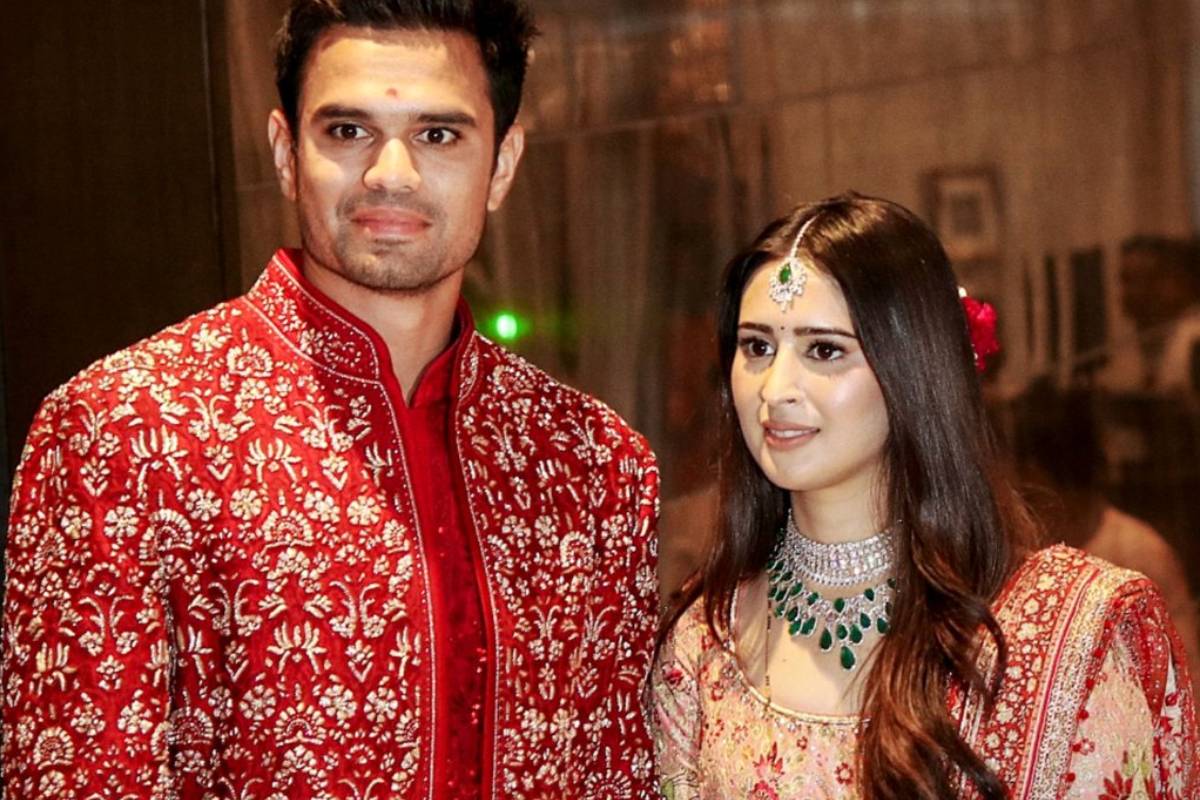 தம்பி திருமணத்தில் மின்னிய சச்சின் மகள் சாரா டெண்டுல்கர்!! அவர் அணிந்த நெக்லஸ் எவ்வள்வு தெரியும்.. | Sara Tendulkar Meenakari Necklace Worth 60 Lakhs