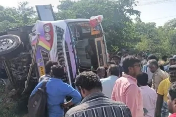 ஓட்டுனருக்கு திடீர் நெஞ்சு வலி.. கண்ட்ரோல் இல்லாமல் கவிழ்ந்த பேருந்து - 8 பேர் படுகாயம்!