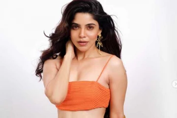 மஞ்சக்காட்டு மைனா லுக்கில் நடிகை திவ்ய பாரதி!! வியக்கும் ரசிகர்கள்...