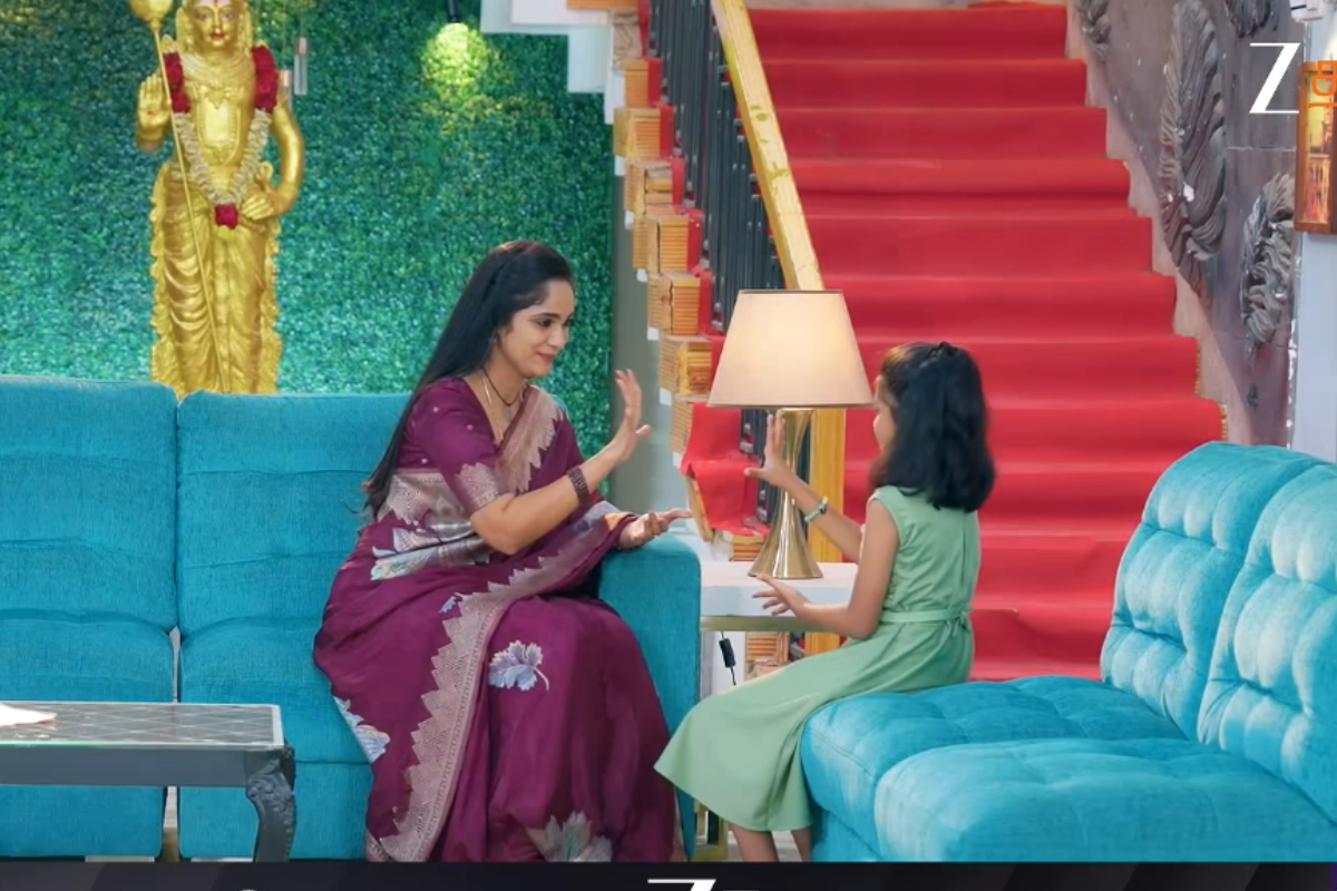 அயலியைப் பின்தொடரும் போலீஸ்... இந்திராணியின் அடுத்த அதிரடி பிளான் - அயலி சீரியல் இன்றைய எபிசோட் அப்டேட்! | Ayali Serial Today Episode 20 10 2026