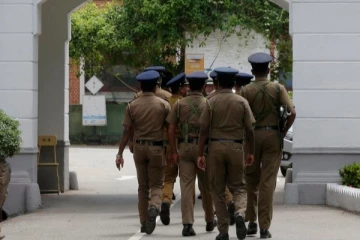 மட்டக்களப்பில் புதையல் தோண்ட முயற்சித்த பிரதம பொலிஸ் பரிசோதகர் உட்பட நால்வர் கைது (Photos)