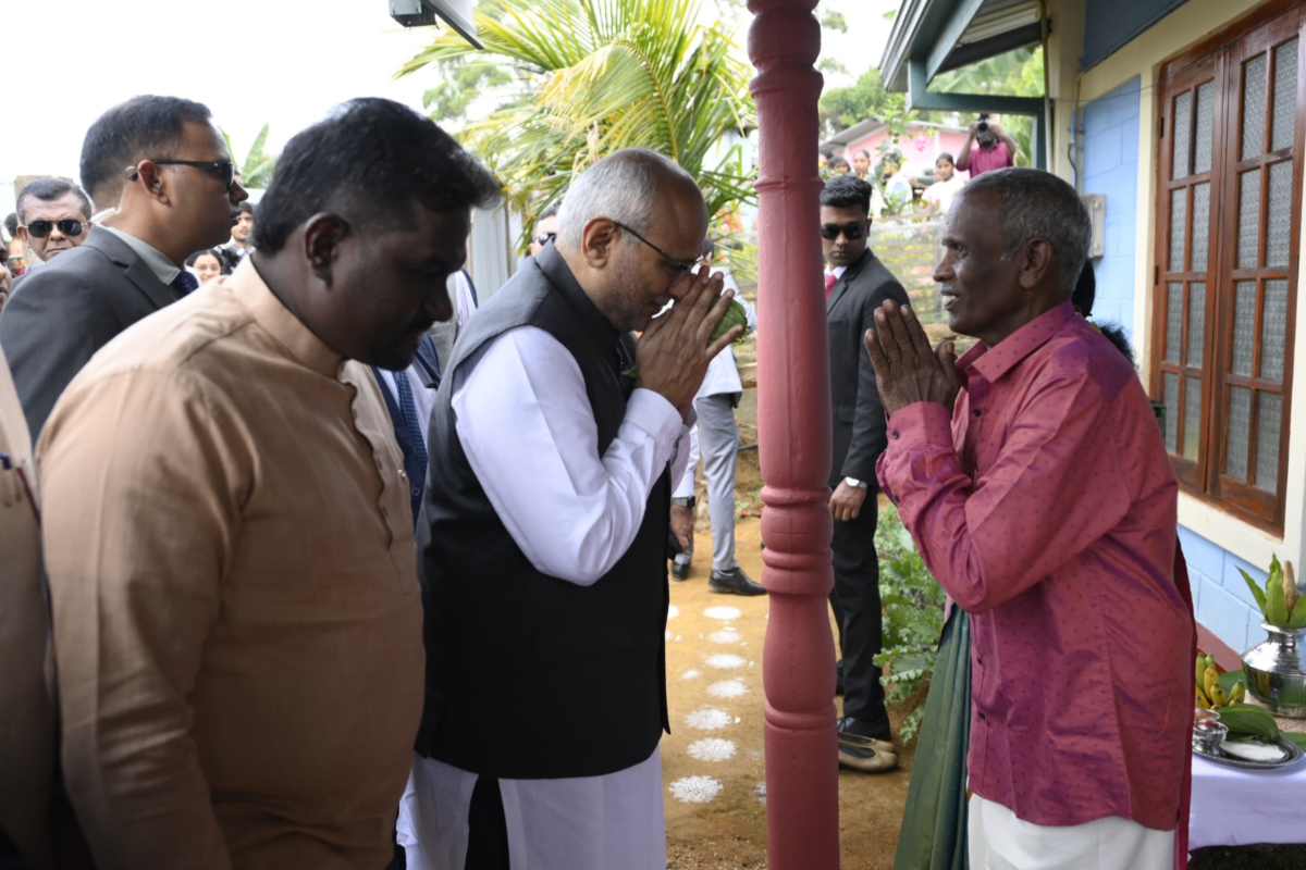 இலங்கையில் இந்திய துணை ஜனாதிபதி செய்த செயல்; தமிழர் பண்பாடு வெளிப்பட்ட தருணம்! | Vice President Cp Radhakrishnan Visit Nuwara Eliya