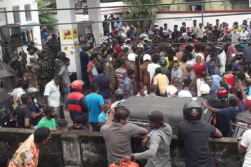 ඉන්ධන පිරවුම්හලක වෙඩිතැබීමක්..උණුසුම් තත්ත්වයක්..