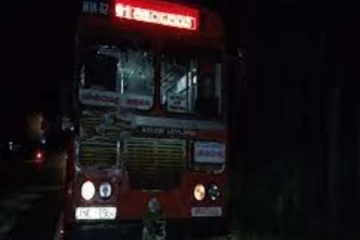 கிளிநொச்சியில் பேருந்து பாலத்துடன மோதி விபத்து! இருவர் வைத்தியசாலையில் அனுமதி