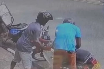 சிறுநீரை பெட்ரோல் என வாங்கிய பரிதாபம் - ரூ.1000 கொடுத்து ஏமாந்த வாலிபர்!