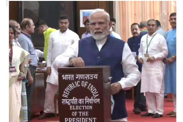 குடியரசுத் தலைவர் தேர்தல் - வாக்கை பதிவு செய்தார் பிரதமர் மோடி! - தமிழ்நாடு