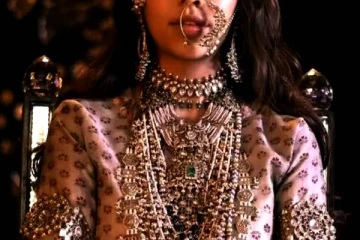 சாதாரண நடிகை ரூ.53,800 கோடிக்கு சொந்தகாரியானது எப்படி?