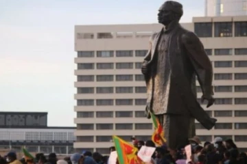 බණ්ඩාරනායක පිළිරුව පිහිටි ස්ථානයේ සිට මීටර් 50ක ප්‍රදේශයට ඇතුළු වීම තහනම් කෙරේ..!