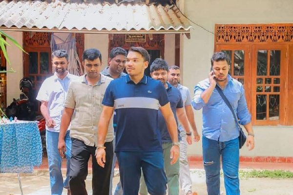 தென்னிலங்கை சேதங்களை பார்வையிட நாமல் நேரில் விஜயம் (Photo) | Visited Person See Damage South