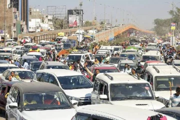 300 கிமீ தூரத்திற்கு போக்குவரத்து நெரிசல்.., மகா கும்பமேளா மண்டலத்தில் வாகனங்களுக்கு தடை