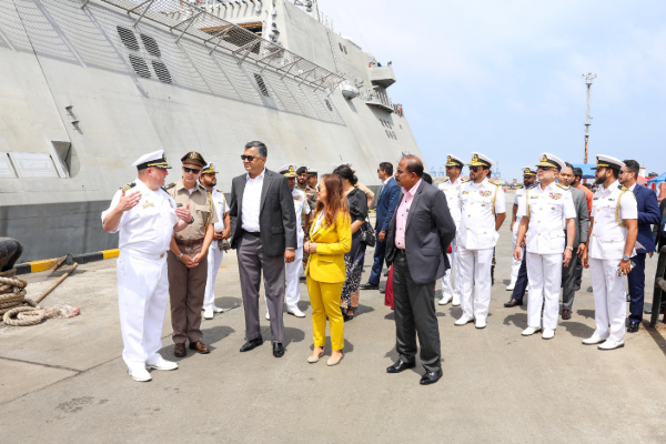 கொழும்பு துறைமுகத்தை வந்தடைந்த அமெரிக்க கப்பல் | American Ship Arrives At Colombo Port