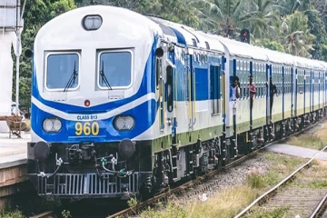 புகையிரதத்துடன் ஜீப் வண்டி மோதி விபத்து: அறுவர் படுகாயம்