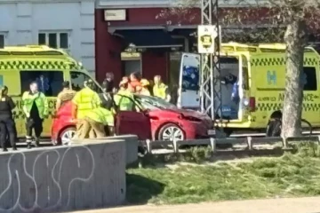 டென்மார்க்கில் கட்டுப்பாட்டை இழந்த காரால் 12 பேர் காயம்