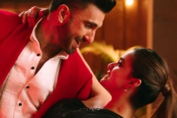 ஹாலிவுட் நடிகைகளை மிஞ்சும் கீர்த்தி சுரேஷ்.. பிரபல நடிகருடன் செய்ததை இந்த வீடியோவில் பாருங்க