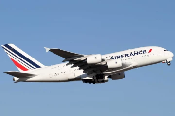 துபாய் சென்ற Air France விமானம் மீது ஏவுகணை தாக்குதல்