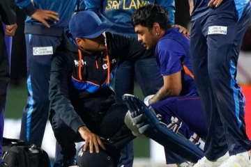 தலையில் தாக்கிய பந்து.. இலங்கைக்கு எதிரான 3வது டி20 போட்டியிலிருந்து இஷான் கிஷன் விலகல்!