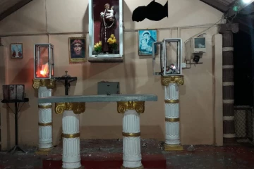 யாழ் காவல் நிலையத்திற்கு அண்மையிலுள்ள கிறிஸ்தவ தேவாலயம் மீது தாக்குதல்! (படங்கள்)