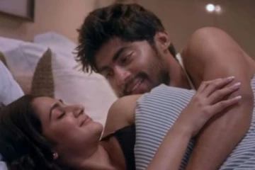 பெட்ரூம் காட்சியில் லொஸ்லியா, தர்ஷன்!  எட்டிப்பார்க்கும் கவின்? ரசிகர்கள் ஷாக்…காட்டுத் தீயாய் பரவும் மீம்ஸ்